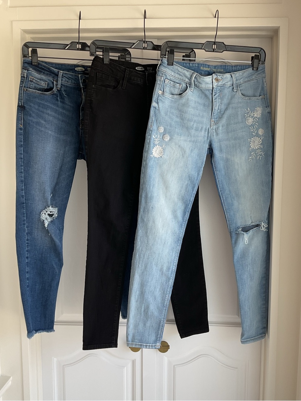 🌀(3) Old Navy women’s Rockstar Jeans